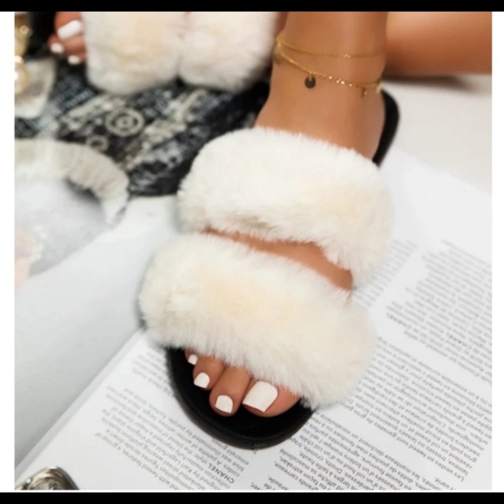 White fluffy fur slide sandal
